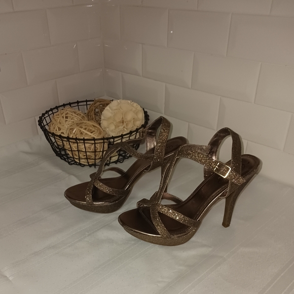 Unlisted Women's Copper Strappy Open Toed Heels Size 8.5 M - Picture 4 of 9